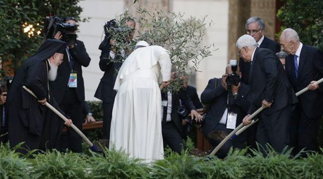 Abu Mazen- Papa Bergoglio- Shimon Perez- Bartolomeo I-nei Giardini Vaticani