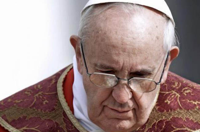 Papa Francesco in preghiera - Il Vaticanese.it
