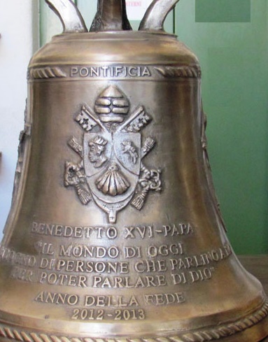 La campana donata a Benedetto XVI