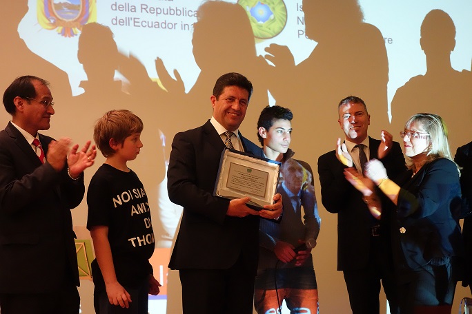 L'Ambasciatore dell'Ecuador riceve il Premio IMpef 2014 dalla Prof.ssa Vincenza Palmieri Presidente Inpef - Il Vaticanese.it