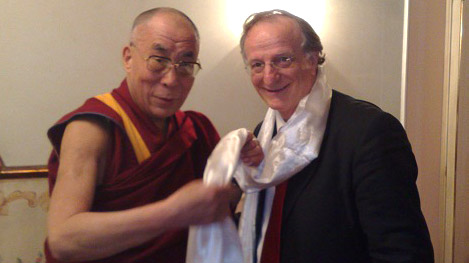 Il Dott. Ivo Pulcini insieme al Dalai Lama Lobsang Yeshe Tenzin Gyatso