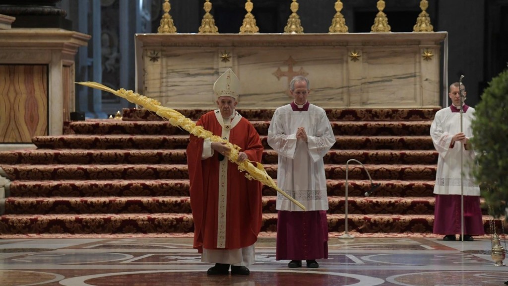 Papa Francesco durante la Messa della Domenica delle Palme in San Pietro