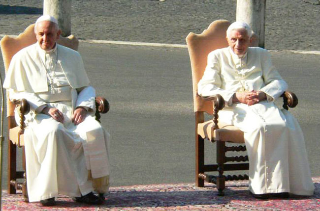 papa-francesco-e-papa-benedetto-XVI-vaticanese
