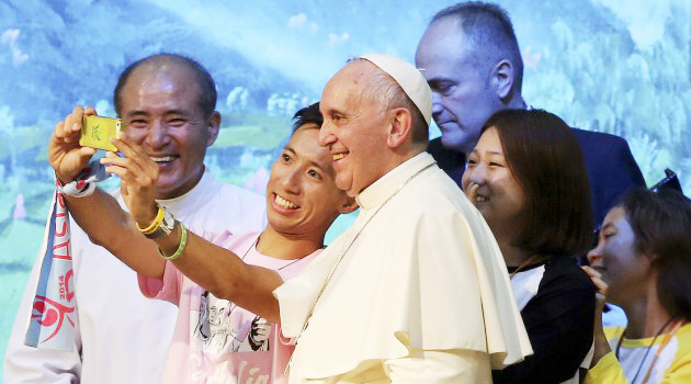 papa-francesco-selfie-vaticano