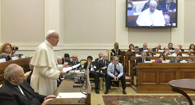 papa francesco acqua seminario vaticano