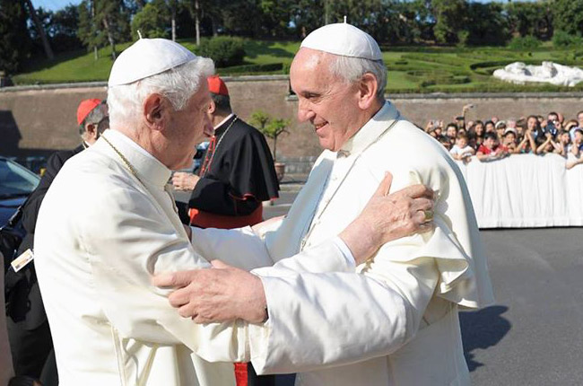 papa-francesco-benedetto-XVI-vaticanese