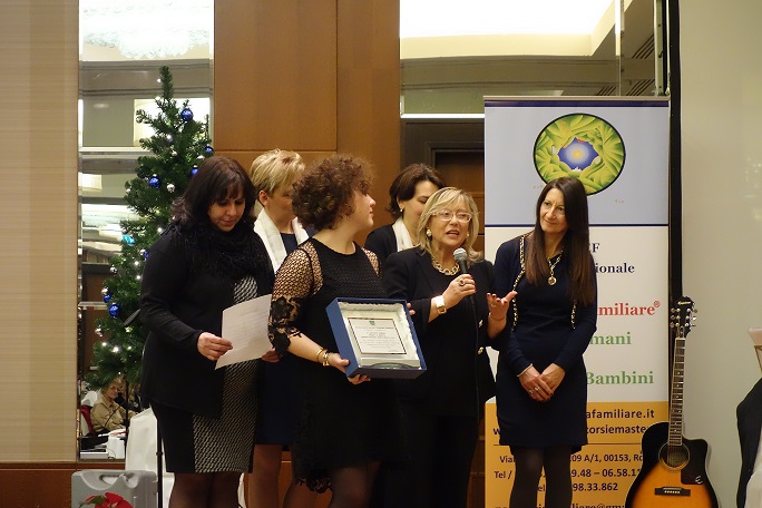 La Prof.ssa Vincenza Palmieri Presidente Inpef con gli ospiti e i premiati del Gala Inpef 2014 - Il Vaticanese.it